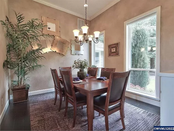 Luxurious Dining Room