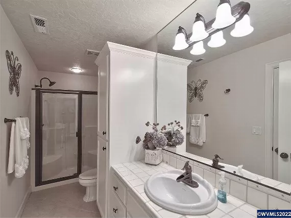 Bright Secondary Bathroom