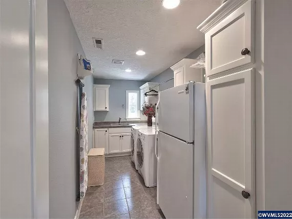 Spacious Utility Room