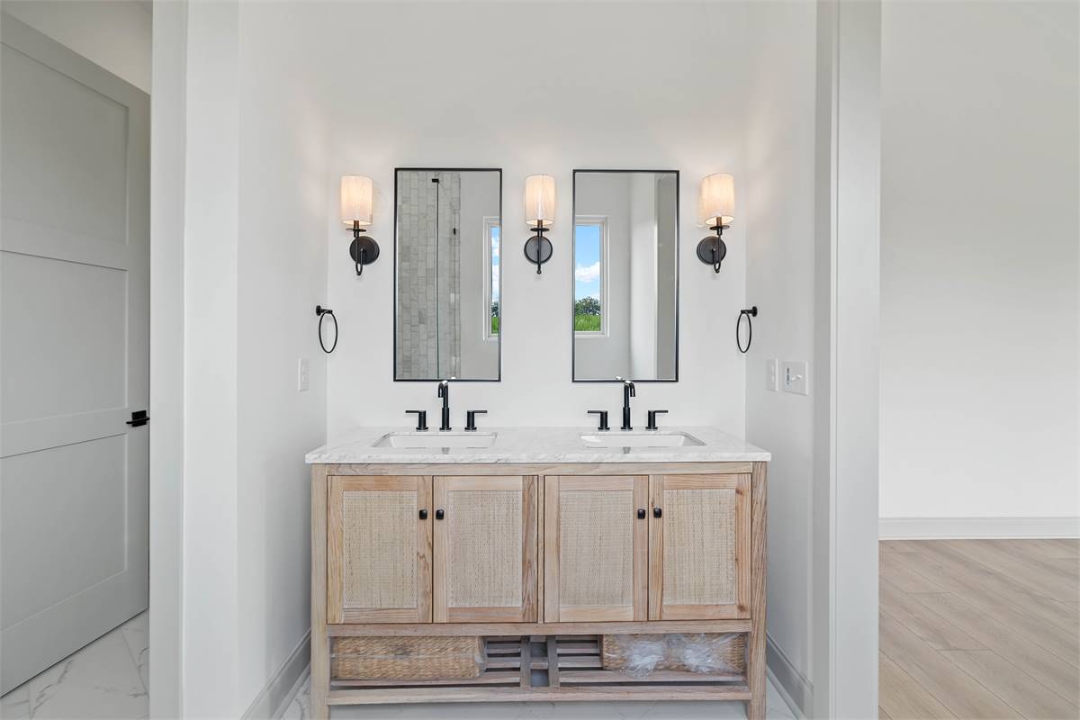 Stunning Master Bathroom Dual Sink Vanity