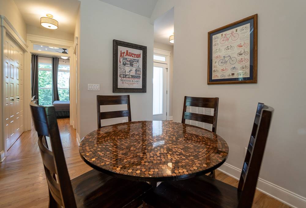 Dining/Breakfast Nook (photos may reflect homeowner modifications)