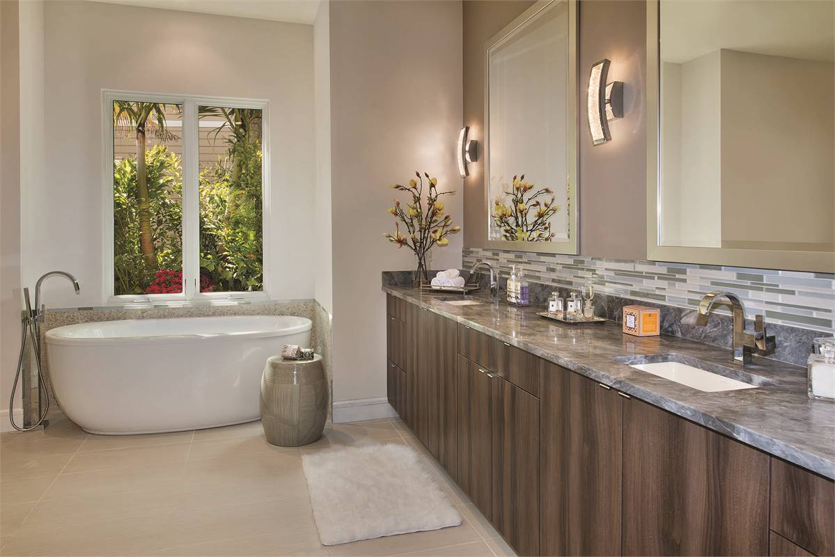 Master Bath with Dual Vanities and Garden Tub