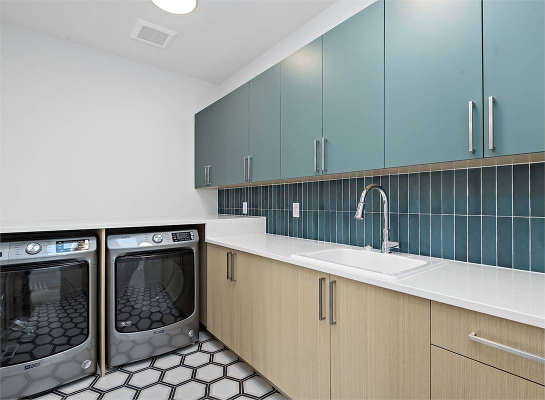 Outstanding Laundry Room