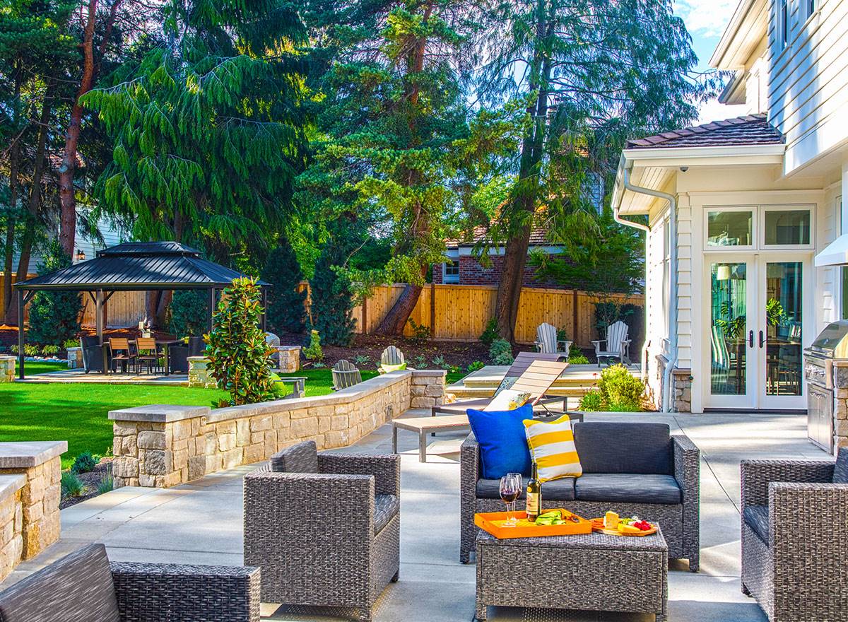 Relaxing Outdoor Living Area Perfect for Family Gatherings
