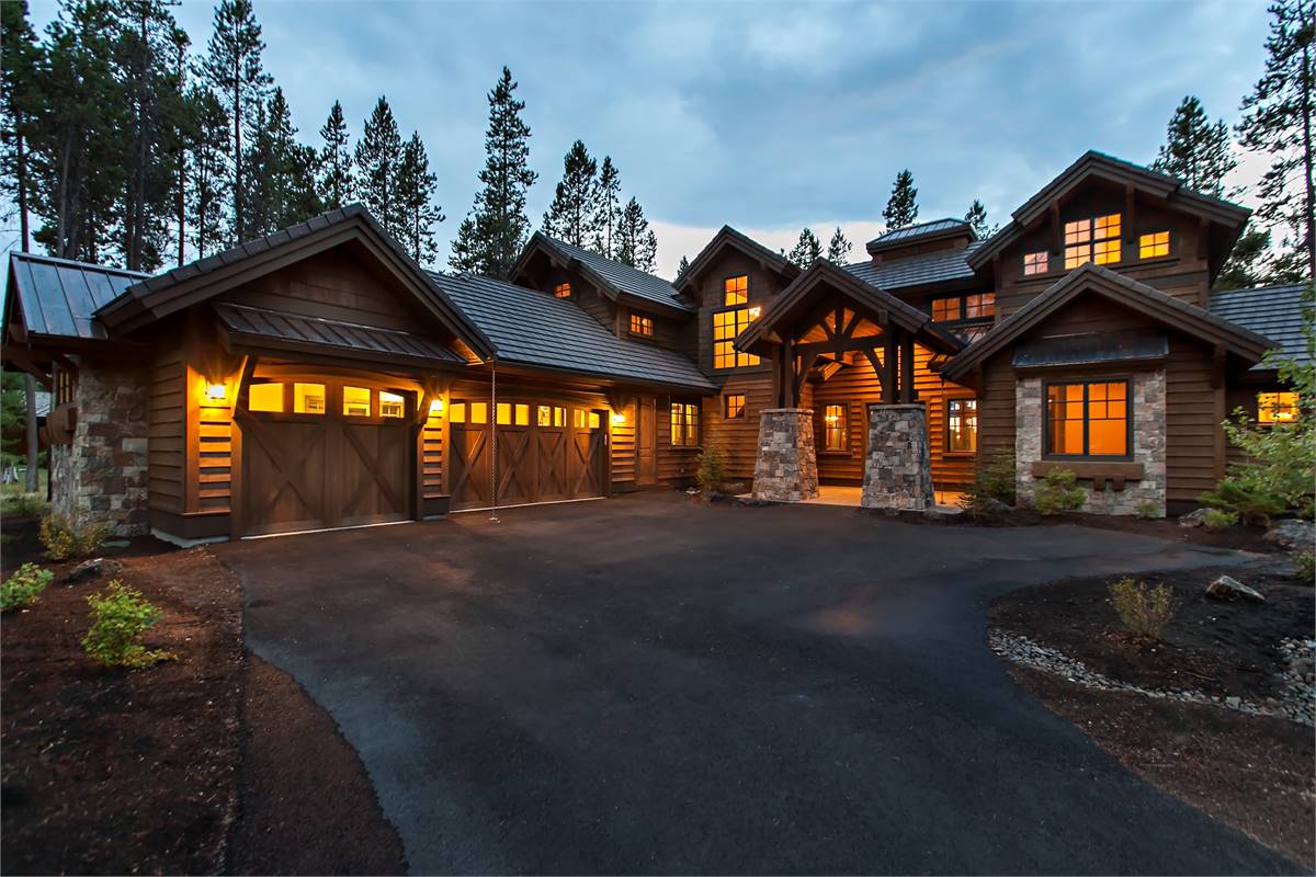 Day Or Night, This Home Is Spectacular!