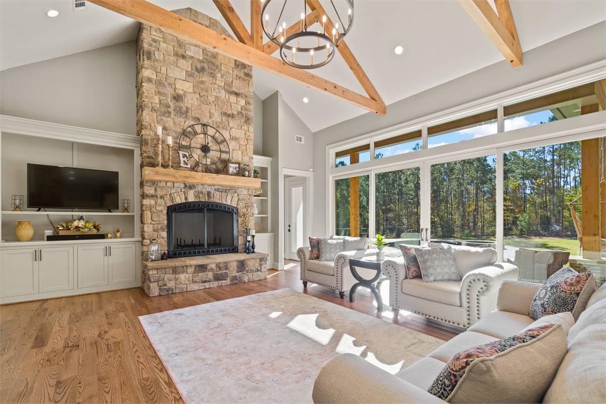 Living Room Featuring Eldorado Stone Roughcut® in Autumn Leaf®