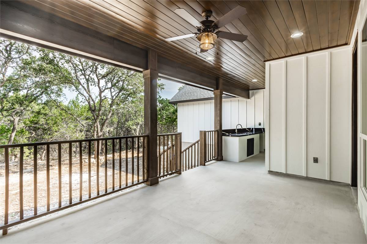 Covered Outdoor Porch with Outdoor Kitchen
