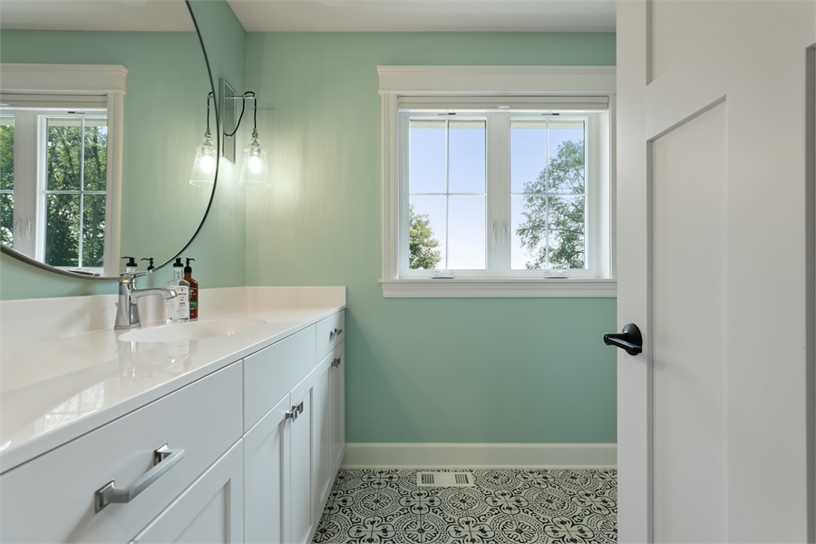 Secondary Bathroom image of Green Acres House Plan